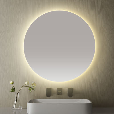 Espelho de banheiro LED inteligente com função anti-neve, exibição de tempo e temperatura, escurecimento sem passos, design à prova d'água, controle de duplo toque, temperatura de cor de 3000K ~ 6000K, dimensões e função personalizáveis